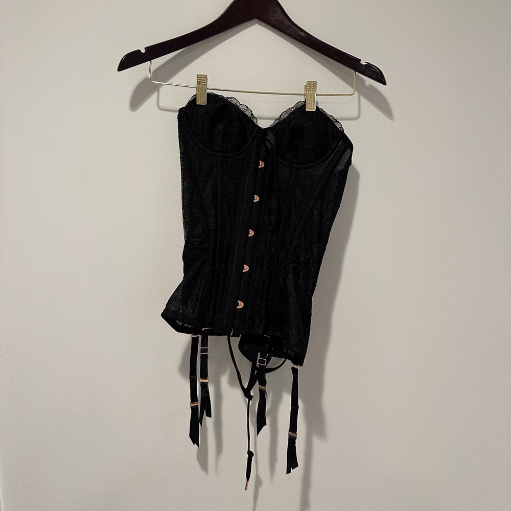 Savage X Fenty black corset. Clasp front with lace back. Padded bustier. BNWT
